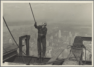 Illustration for article titled NSFW: Building the Empire State Building